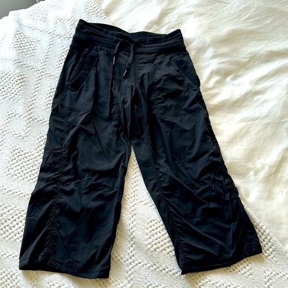 Lululemon crop black pants - Picture 3 of 7